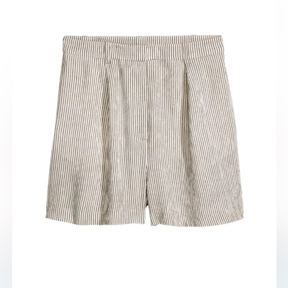 H&M High Waisted Pin Stripe Shorts, Lenin Feel - Size 6 - Picture 1 of 7
